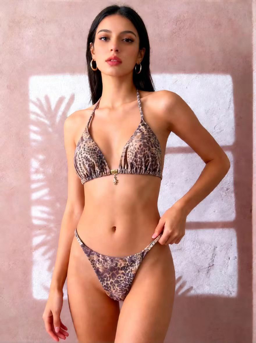 Bikini de rayas con cuello halter