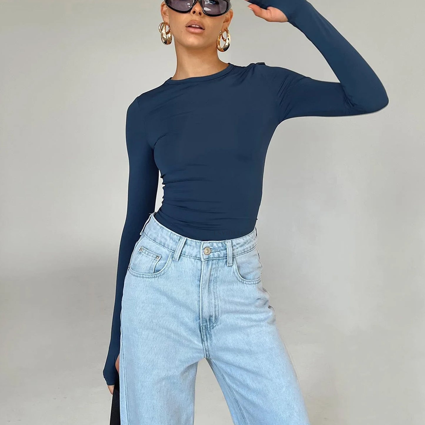 Fashionable Fitted Solid Color Round Neck T-Shirt for Women